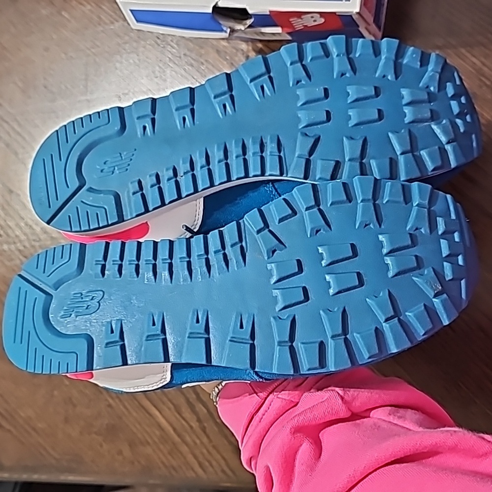 New Balance - Picture 6 of 8